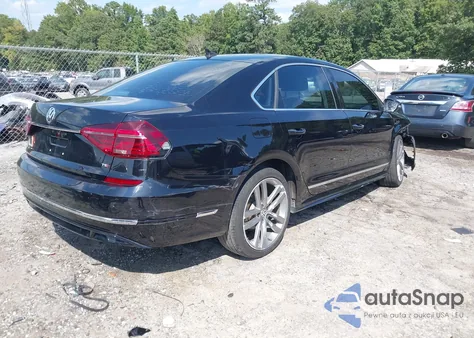 2017 Volkswagen Passat 1.8T R-Line z USA, uszkodzony, nr VIN 1VWDT7A33HC002729
